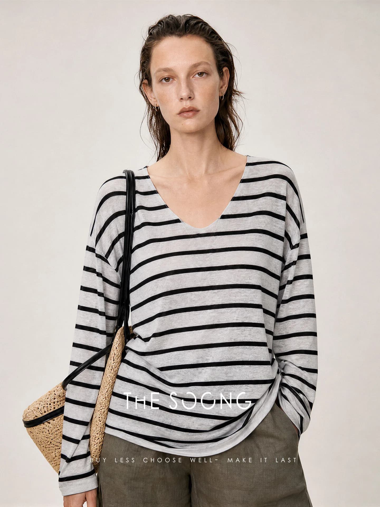 THESOONG French Relaxed Linen-Blend V-Neck Striped Airy Knit Top view 3