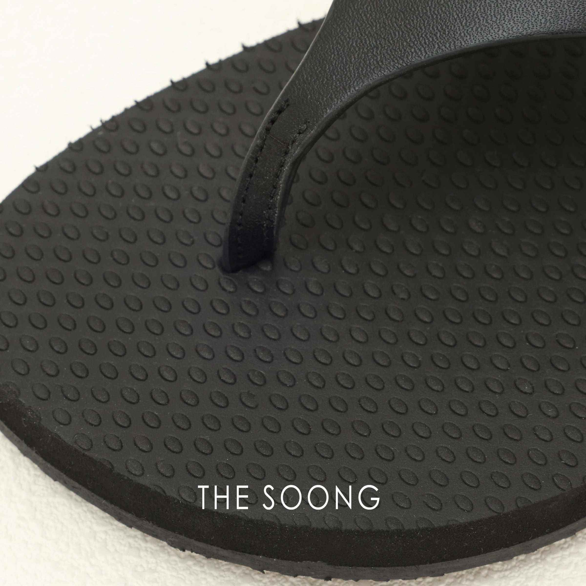 THESOONG 천연 가죽 플립플롭, 핸드 폴리싱 페블드 텍스처 프린트 view 10
