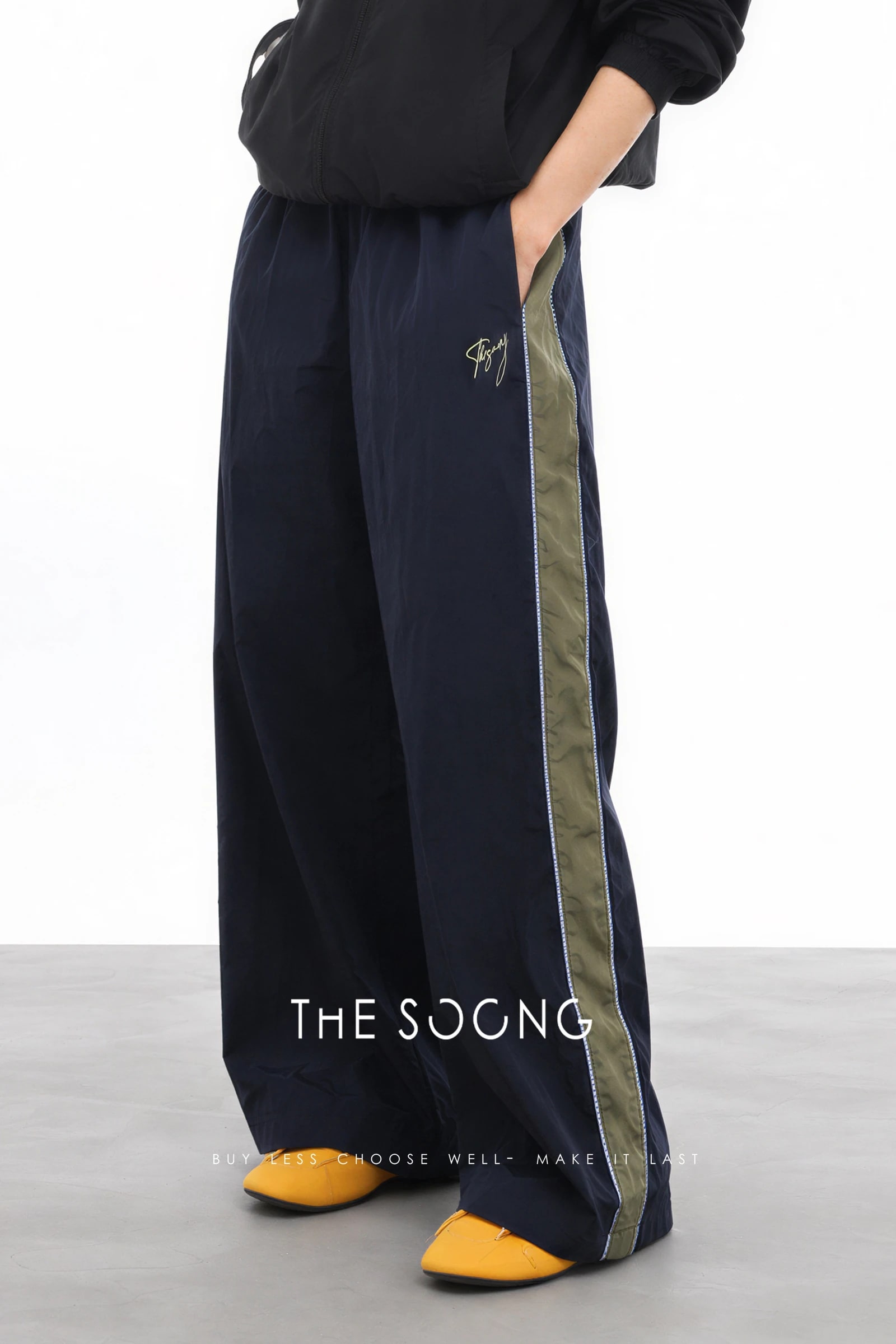 THESOONG “Retro Sport” 100% Nylon Water-Repellent Contrast Pants - 8806